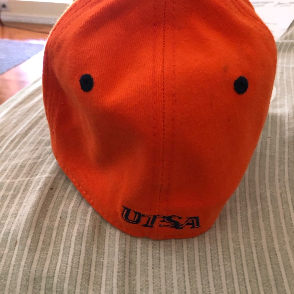 Collegia official UTSA cap, used a couple of times. - Picture 2 of 3